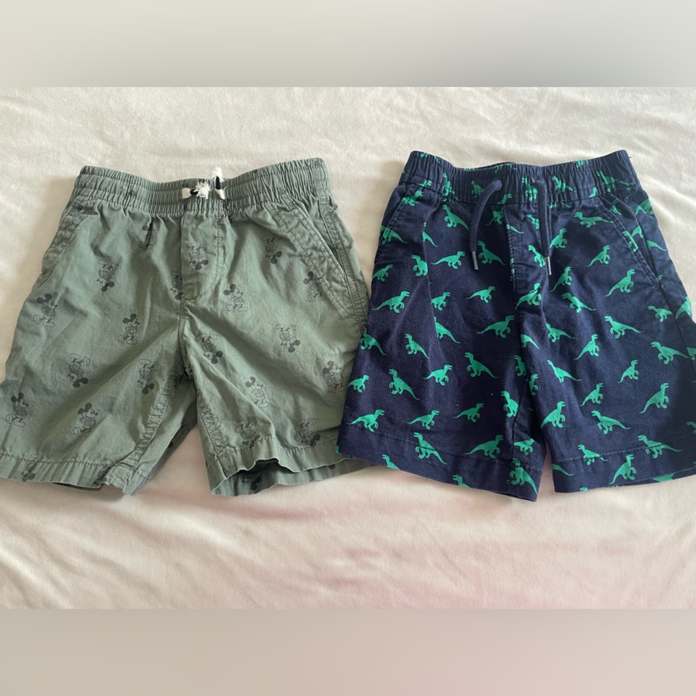 Boys shorts bundle. Size 5, gap. Dinosaur and Mickey detail.